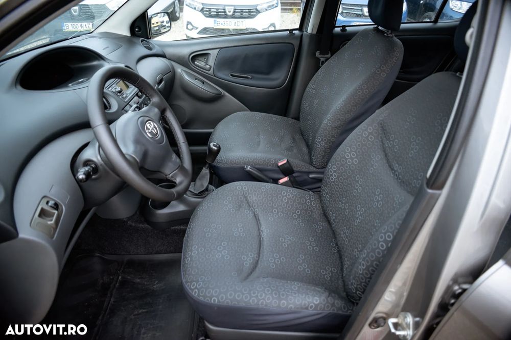 Toyota Yaris 1.3 Sol - 12