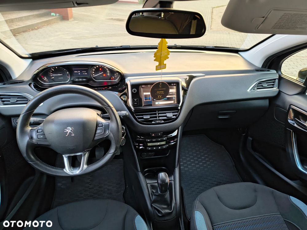 Peugeot 208 - 15