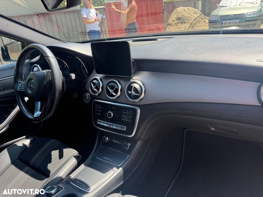 Mercedes-Benz GLA 180 7G-DCT - 9