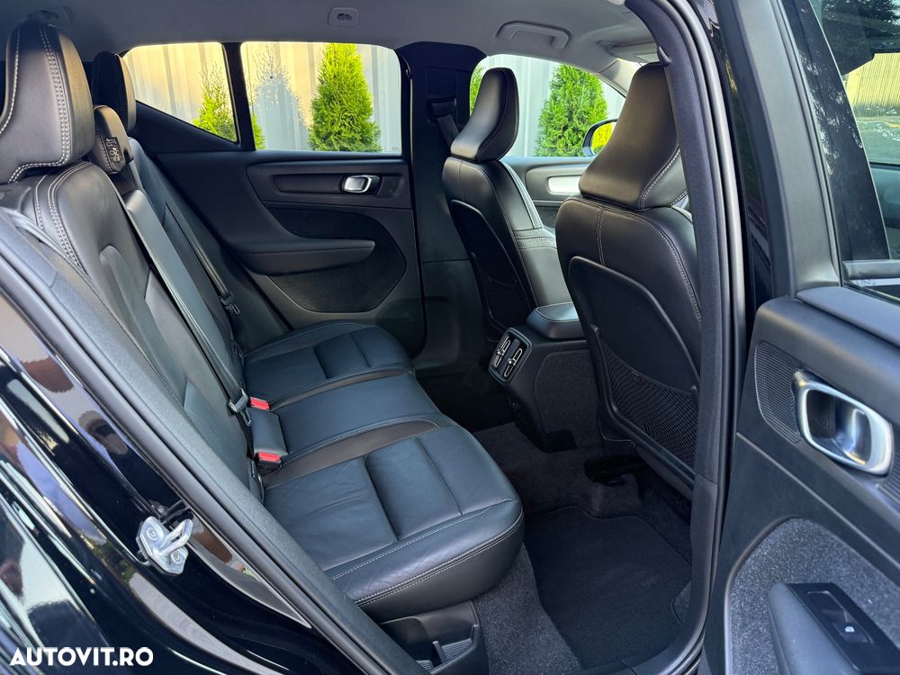 Volvo XC 40 B4 AT8 AWD Mild Hybrid Momentum Pro - 5