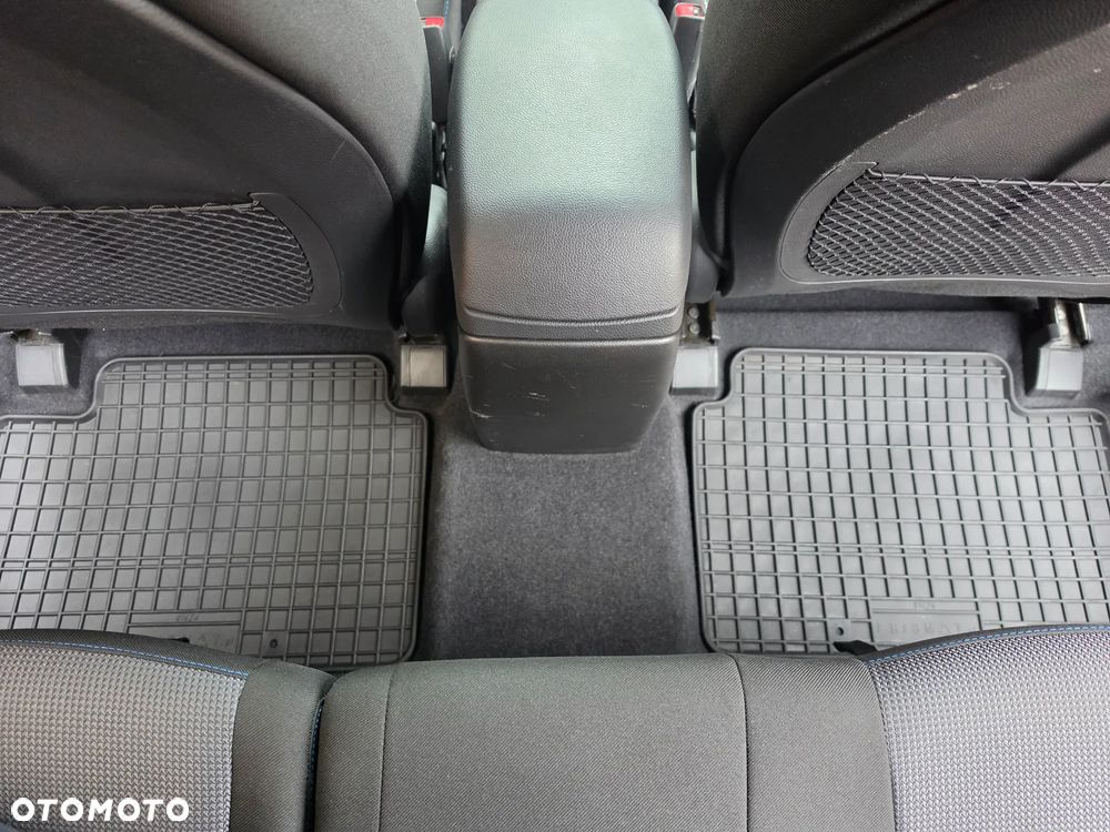 Hyundai i30 blue 1.6 GDI Passion - 25