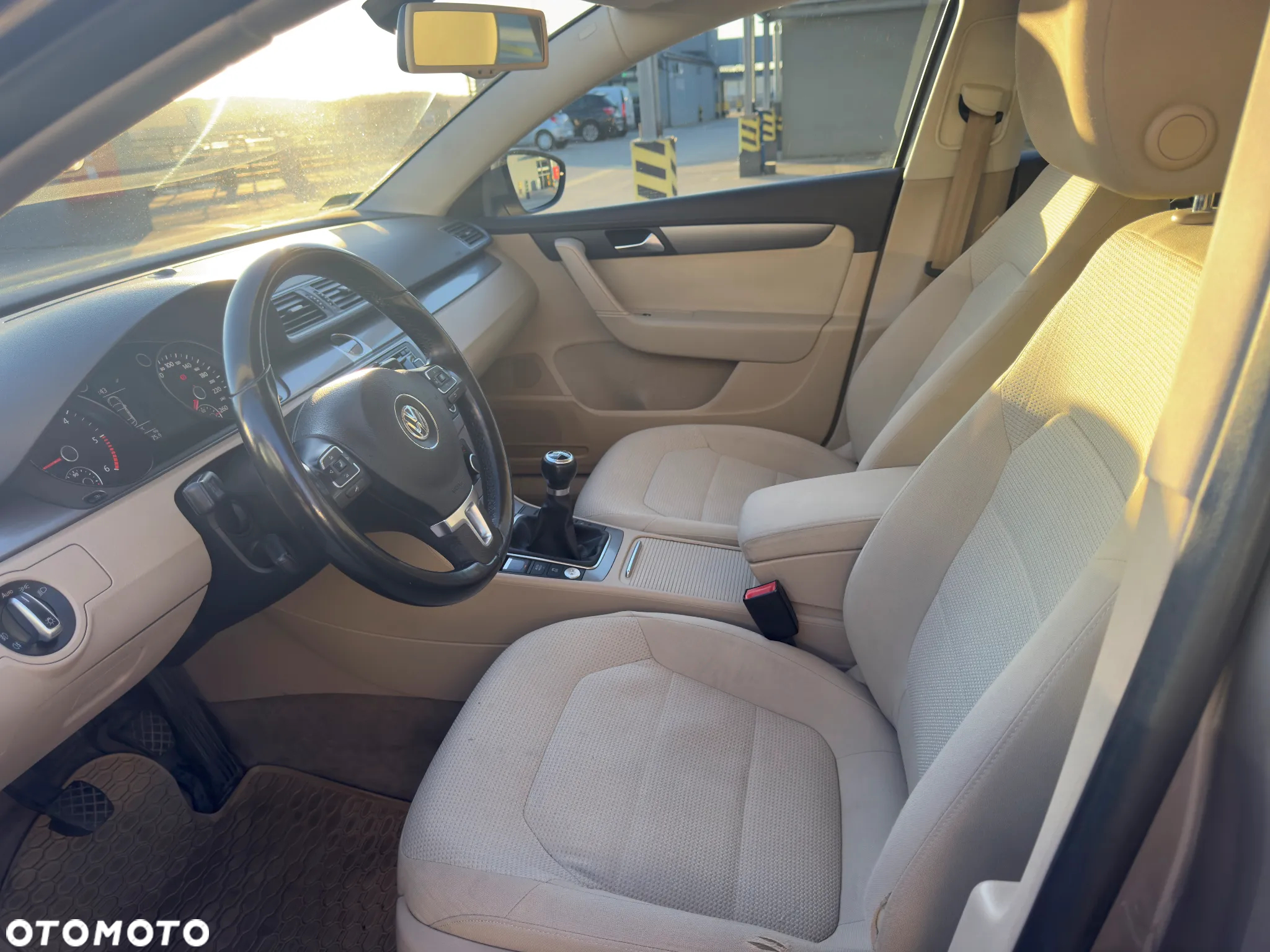 Volkswagen Passat 2.0 TDI Comfortline - 13