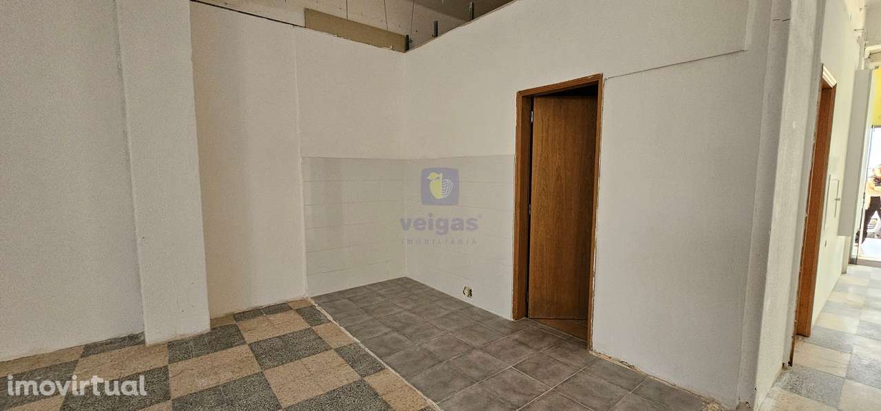 Loja para venda ou arrendamento em Alverca (Sobralinho), com 104 m² e - Grande imagem: 5/8