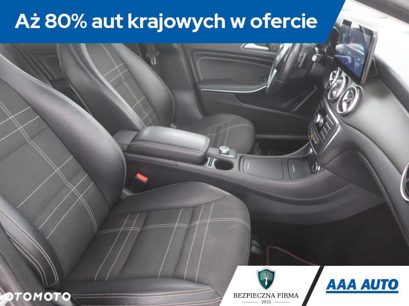 Mercedes-Benz GLA - 11