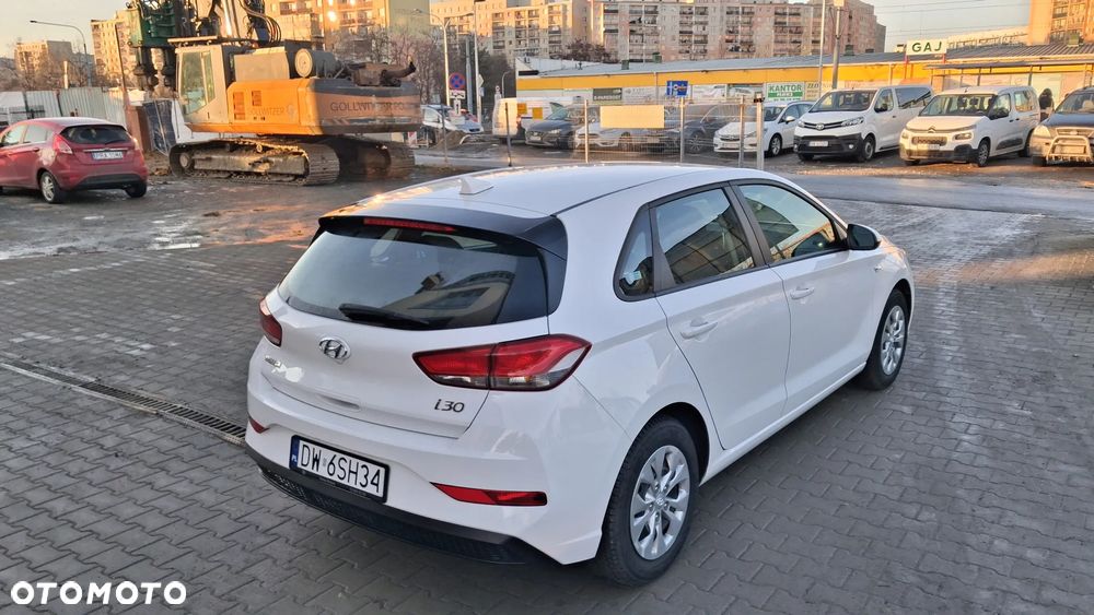 Hyundai i30 1.5 DPI Classic + - 5