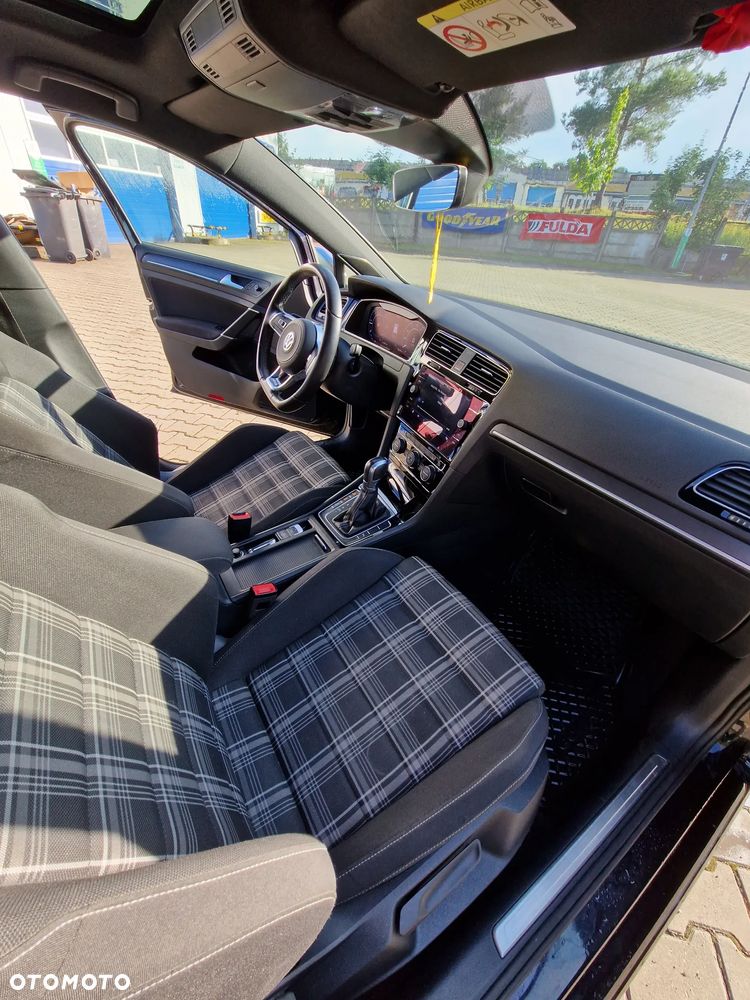 Volkswagen Golf - 12