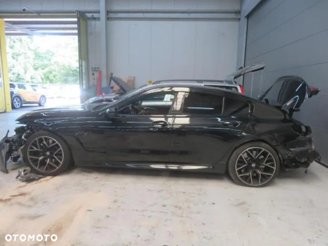 BMW M8 Competition - 3