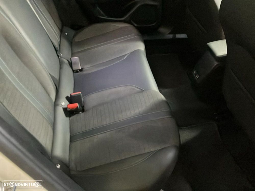 Peugeot 2008 1.2 PureTech Allure - 16