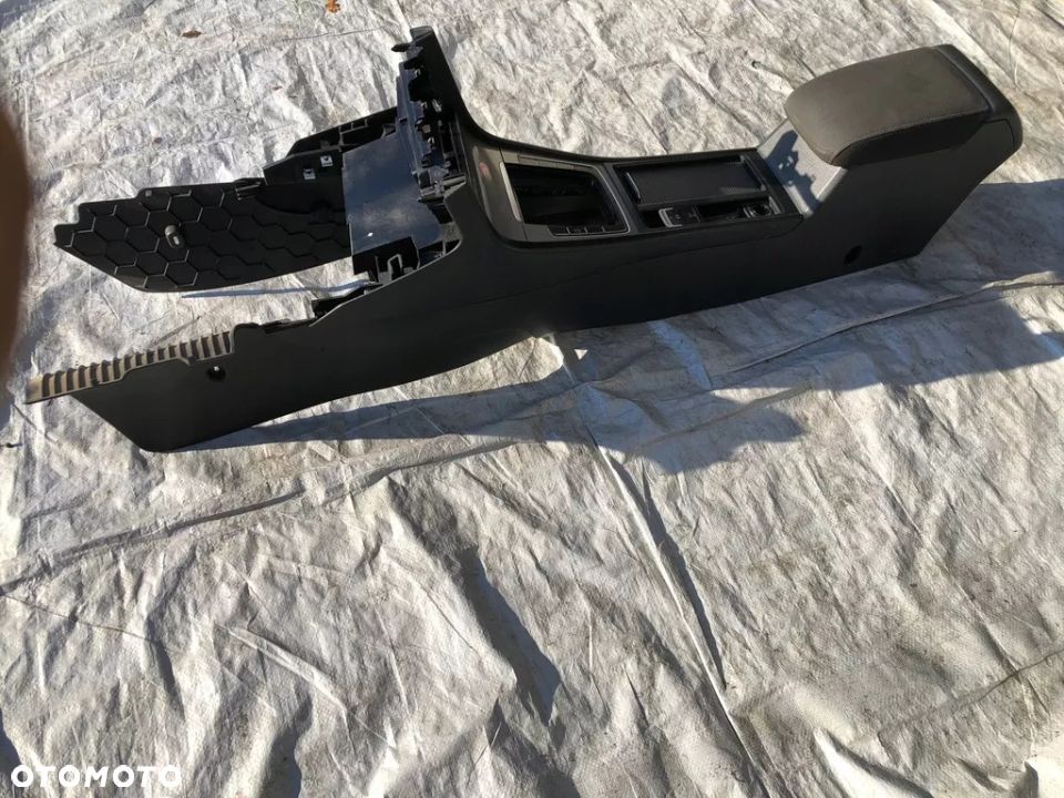 PODLOKIETNIK KOMPLETNY europa golf vii oem eu - 1