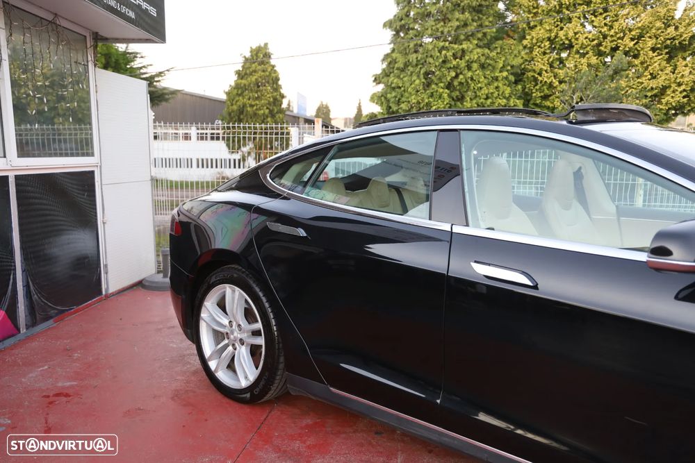 Tesla Model S 85D - 8