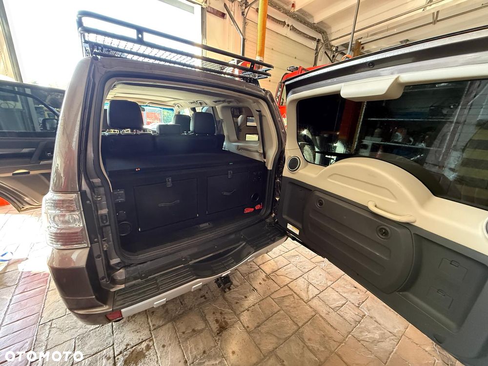 Mitsubishi Pajero - 26