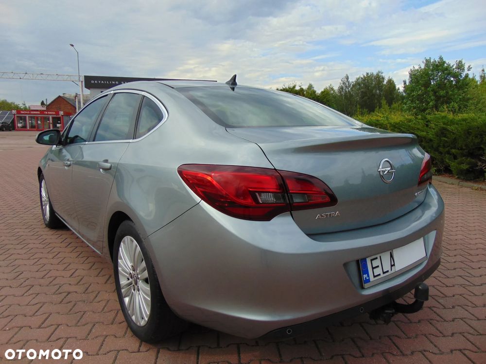 Opel Astra 1.7 CDTI DPF Exklusiv - 11