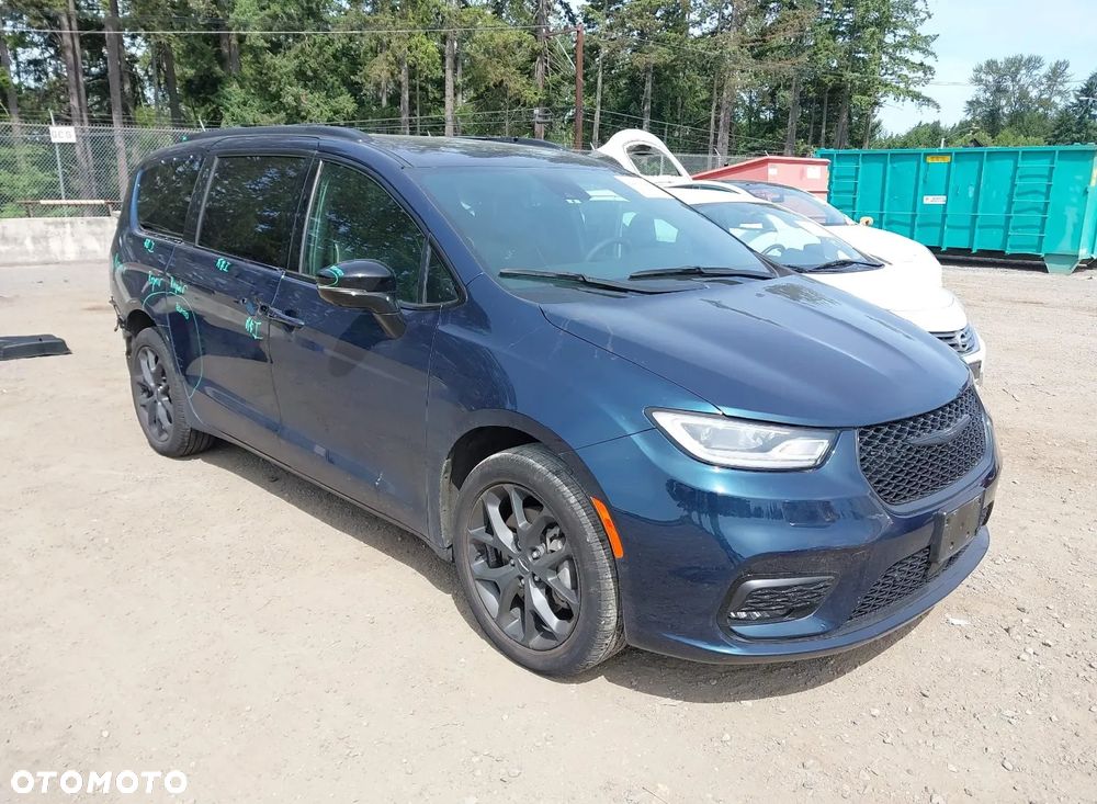 Chrysler Pacifica - 1