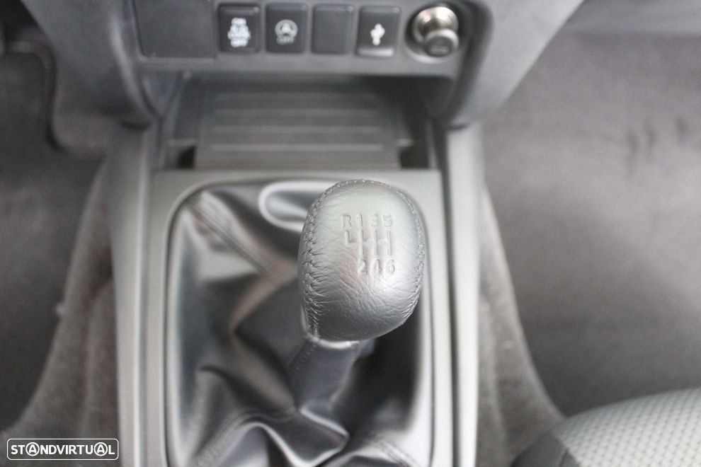 Mitsubishi L200 2.3 DI-D CD Invite 4WD - 25