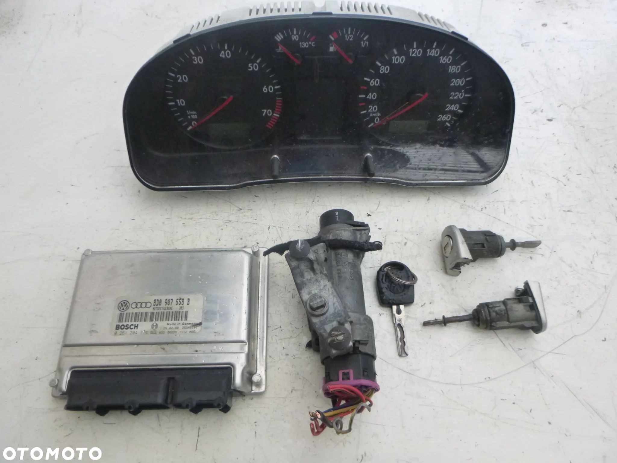 VW Passat B5 1,8 20V sterownik 8D0907558B - 1