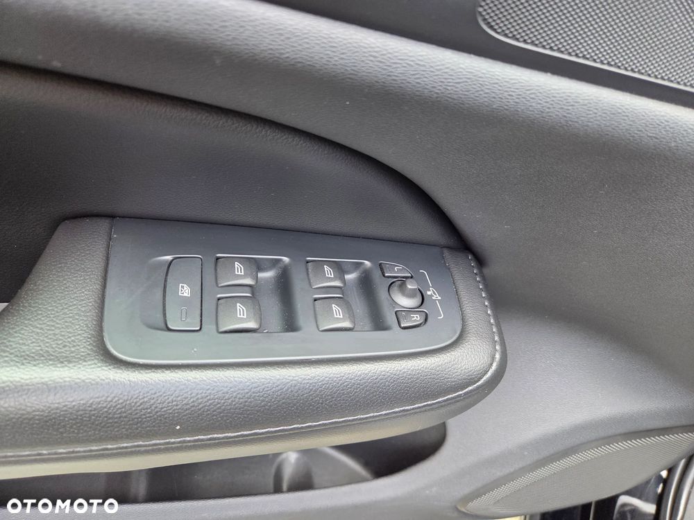 Volvo V60 B4 D Momentum Pro - 29