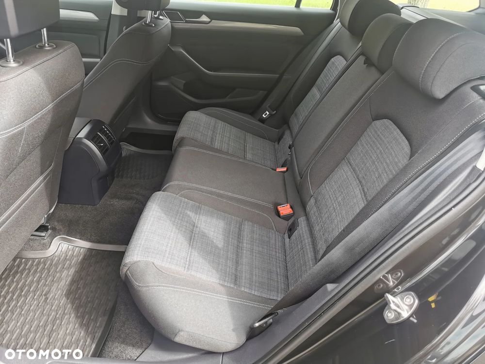 Volkswagen Passat 2.0 TDI EVO Elegance DSG - 10