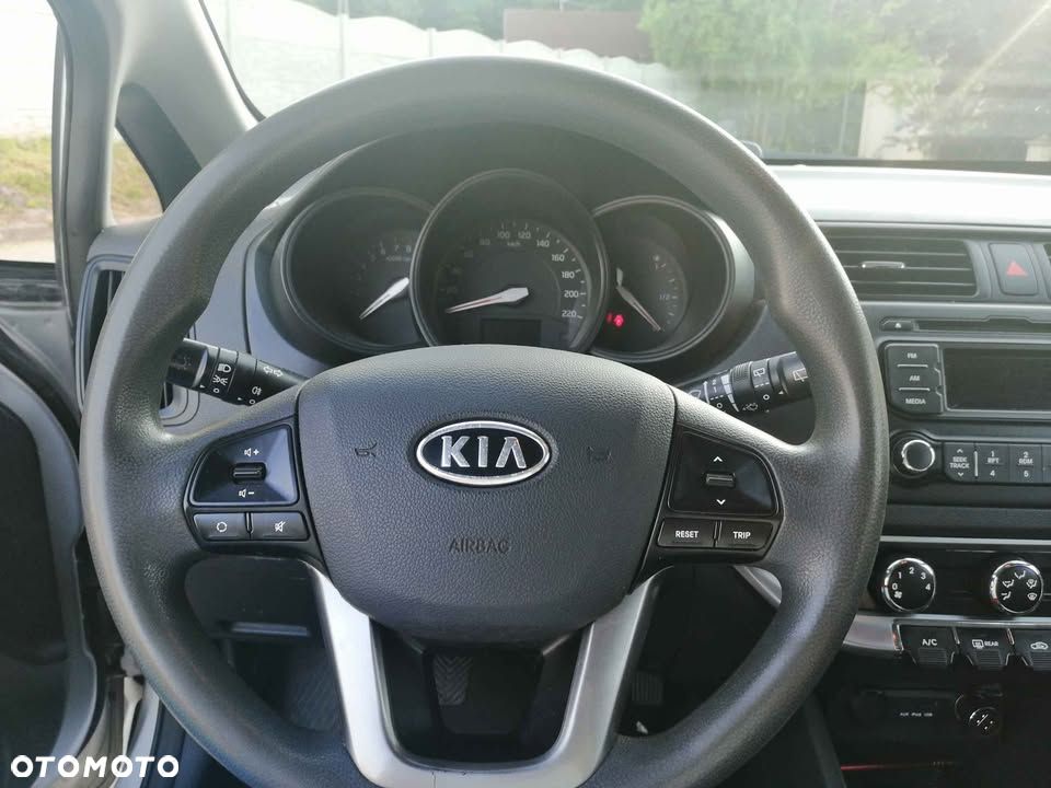 Kia Rio 1.4 L - 6