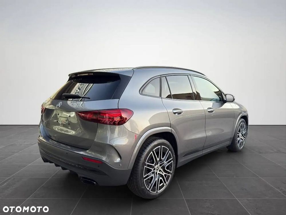 Mercedes-Benz GLA 200 AMG Line - 3