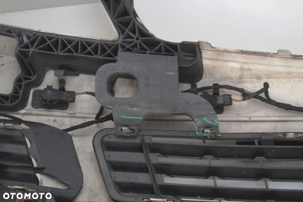 ZDERZAK PRZÓD PRZEDNI MERCEDES W204 07-11R 650 PDC - 10