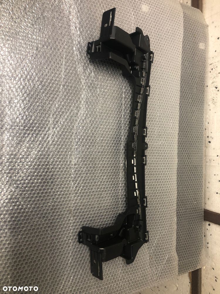 MERCEDES W206 ŚLIZG MOCOWANIE ZDERZAKA TYŁ TYLNY A2068856500 - 2
