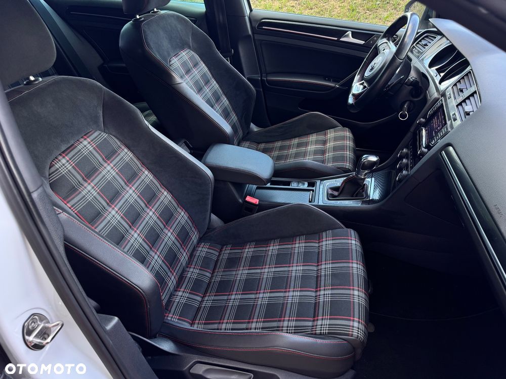 Volkswagen Golf 2.0 TSI BMT GTI Performance DSG - 26