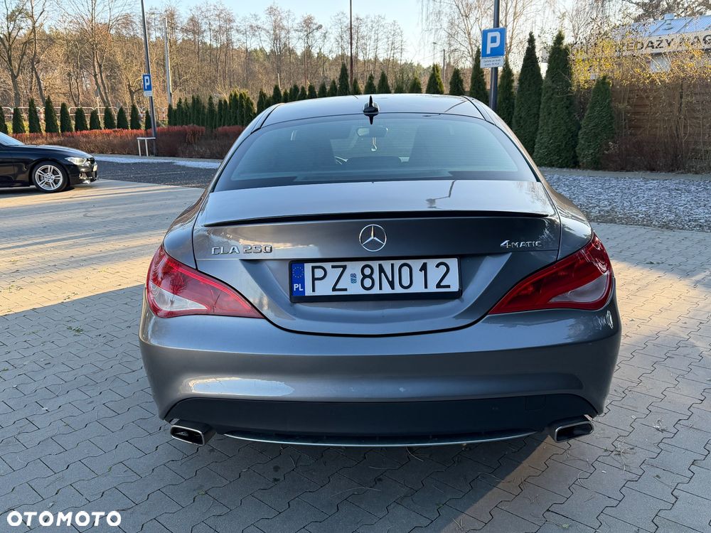 Mercedes-Benz CLA 250 4Matic 7G-DCT Sport - 8