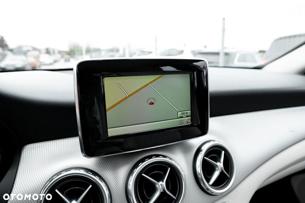 Mercedes-Benz GLA 250 4Matic 7G-DCT Activity Edition - 35