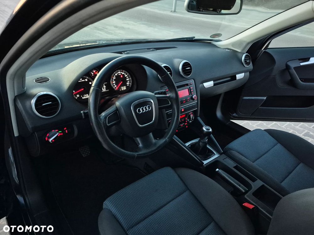 Audi A3 Sportback 1.8 TFSI quattro Ambiente - 9