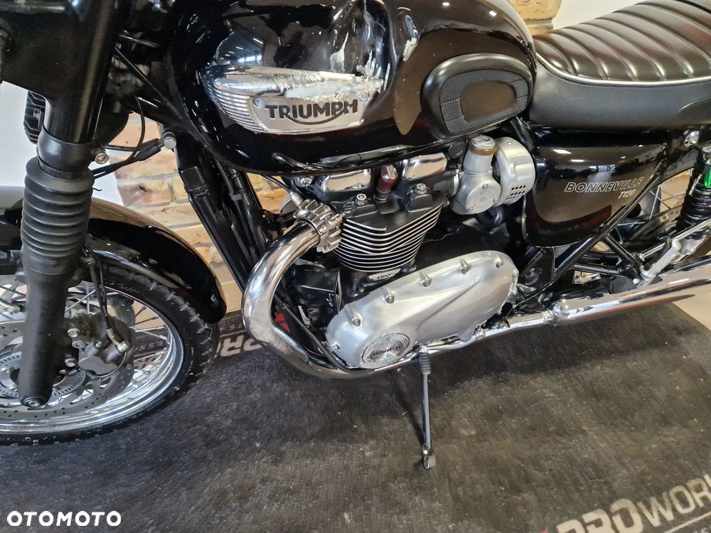 Triumph Bonneville - 15