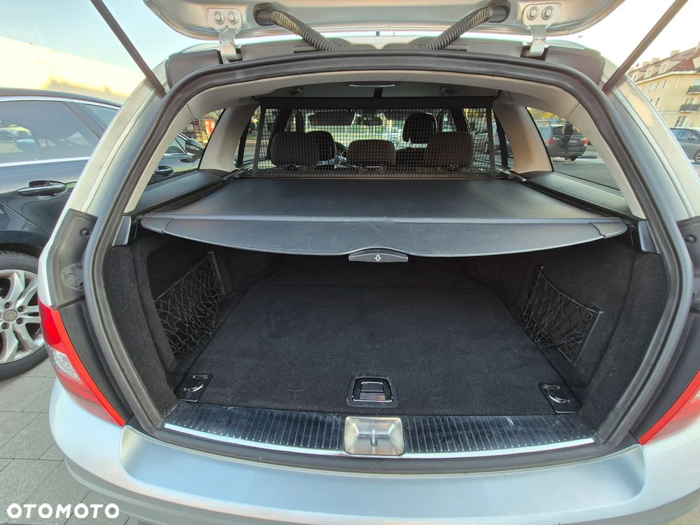 Mercedes-Benz C-Class 2011 photo 4