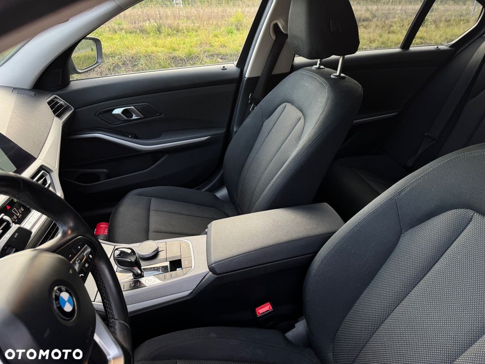 BMW Seria 3 318i - 14