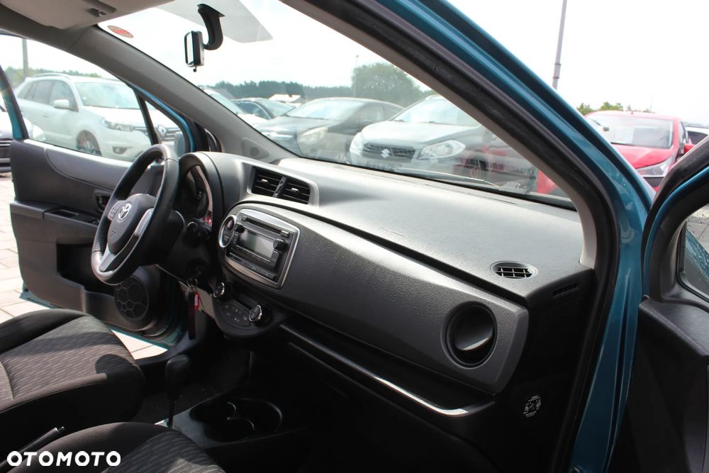 Toyota Yaris Hybrid 100 Premium - 24