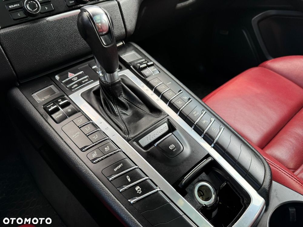 Porsche Macan Turbo PDK - 25