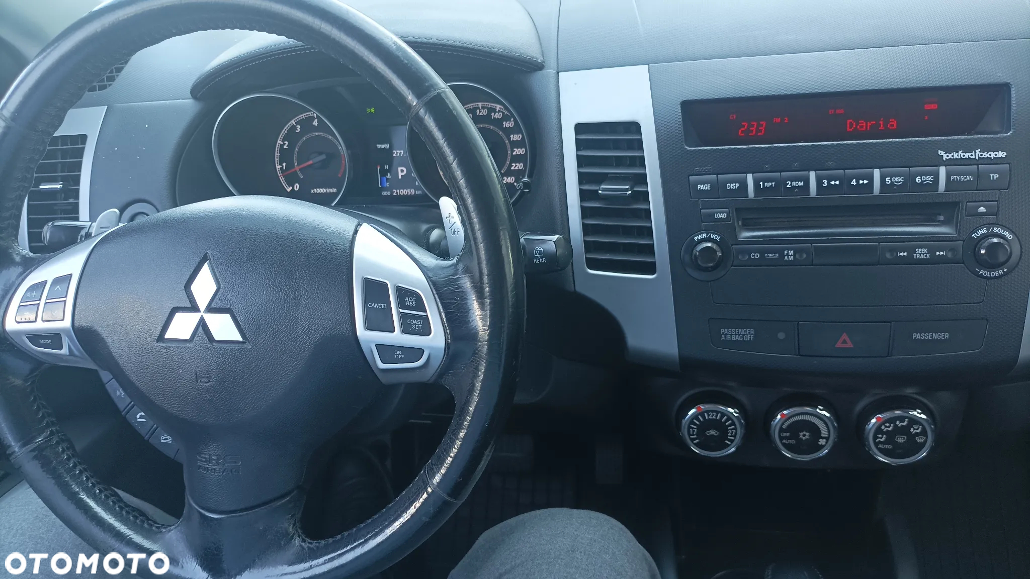 Mitsubishi Outlander 2.4 Intense + CVT - 22