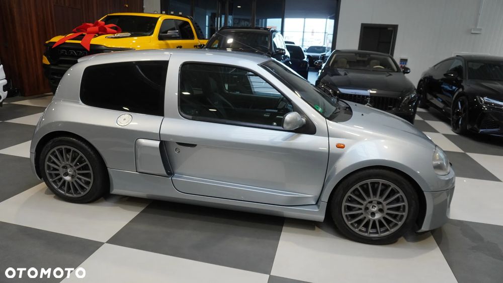 Renault Clio 3.0 V6 Sport - 13