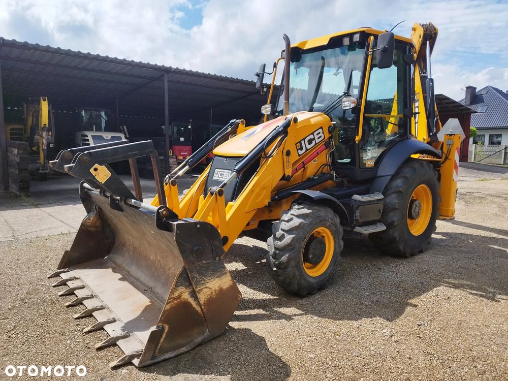 JCB 3CX - SALON PL - 900 mth - 1