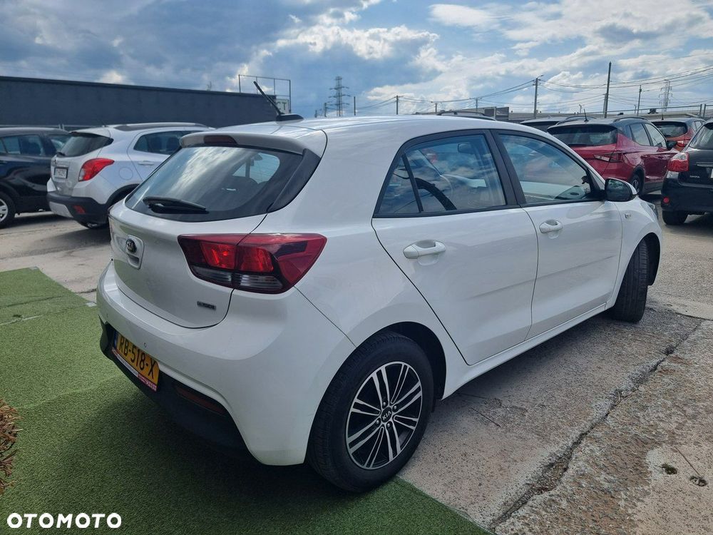 Kia Rio - 5