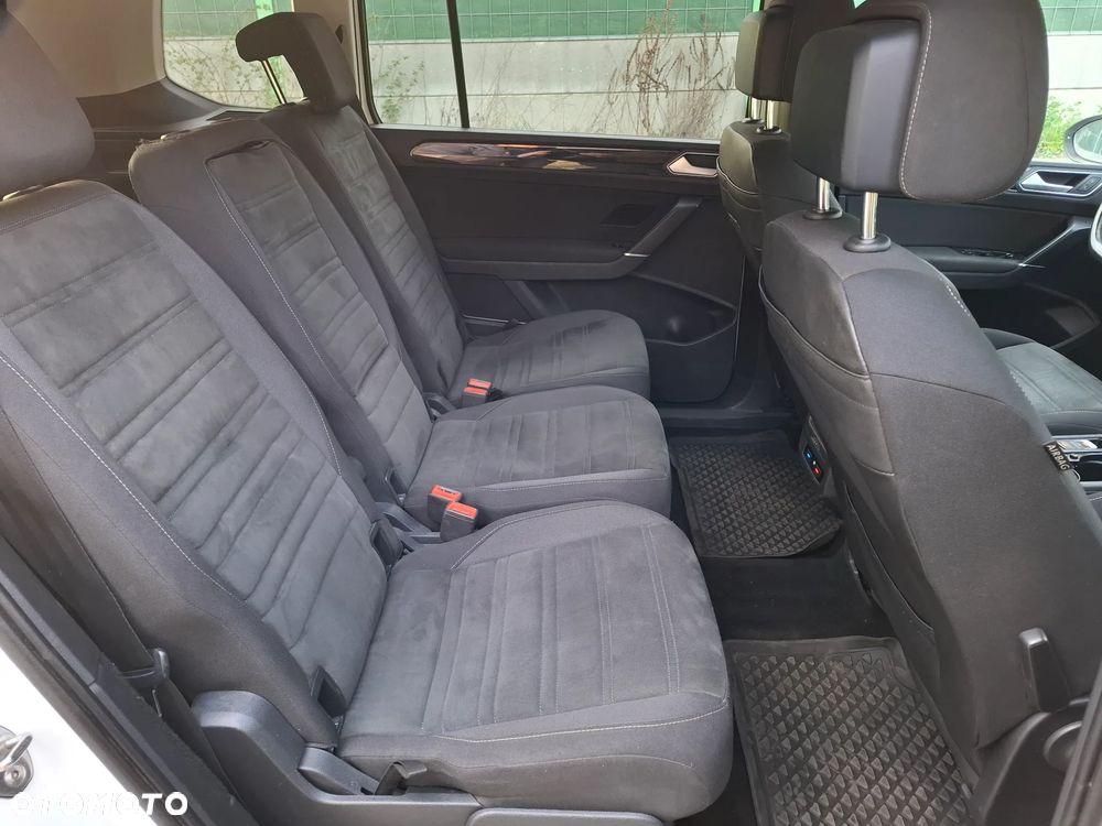 Volkswagen Touran 2.0 TDI SCR DSG Highline - 25