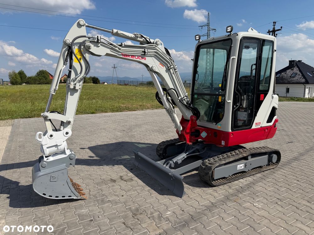 Takeuchi Tb225 - 11