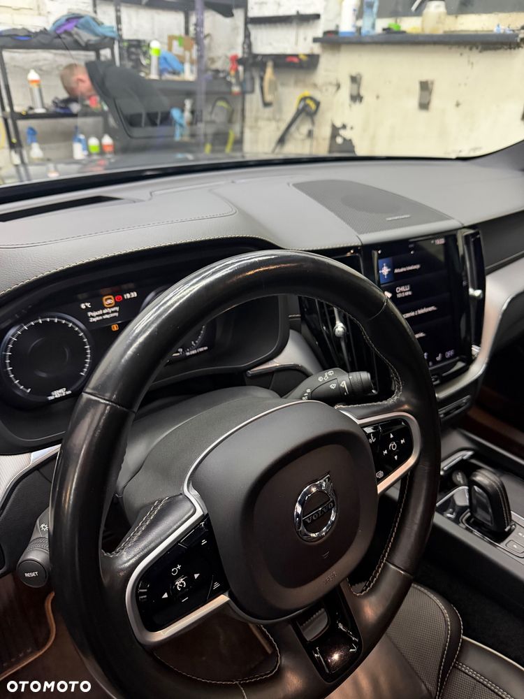 Volvo XC 60 T8 Plug-In Hybrid AWD R-Design - 19