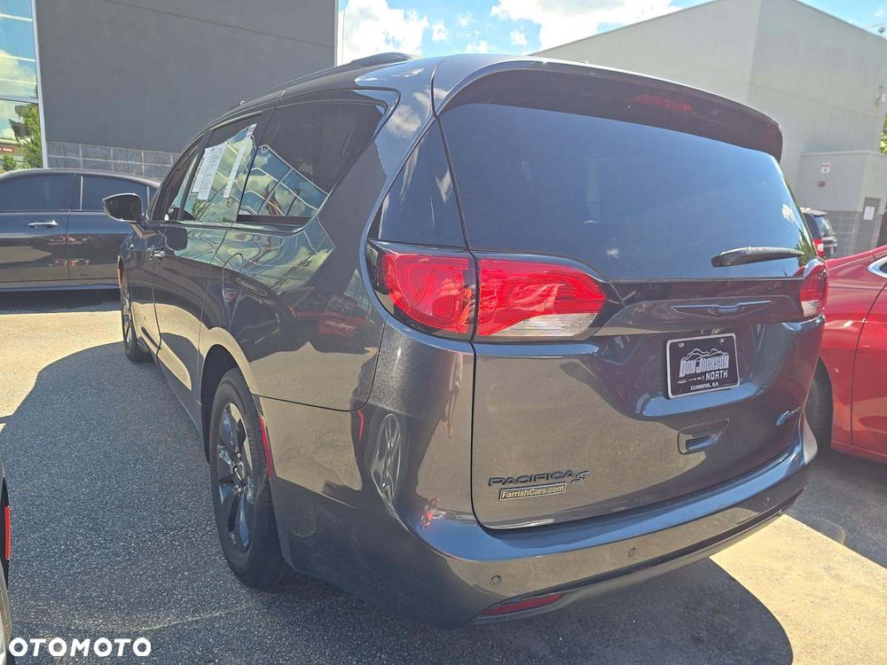 Chrysler Pacifica - 3