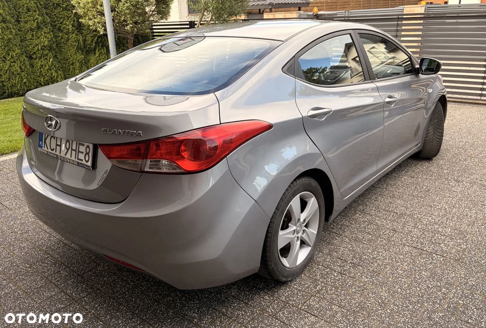 Hyundai Elantra 1.6 Style - 9