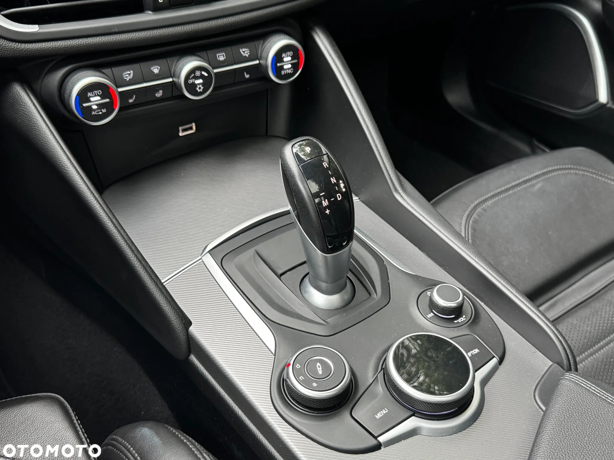 Alfa Romeo Giulia 2.0 Turbo 16V AT8-Q4 Veloce - 24