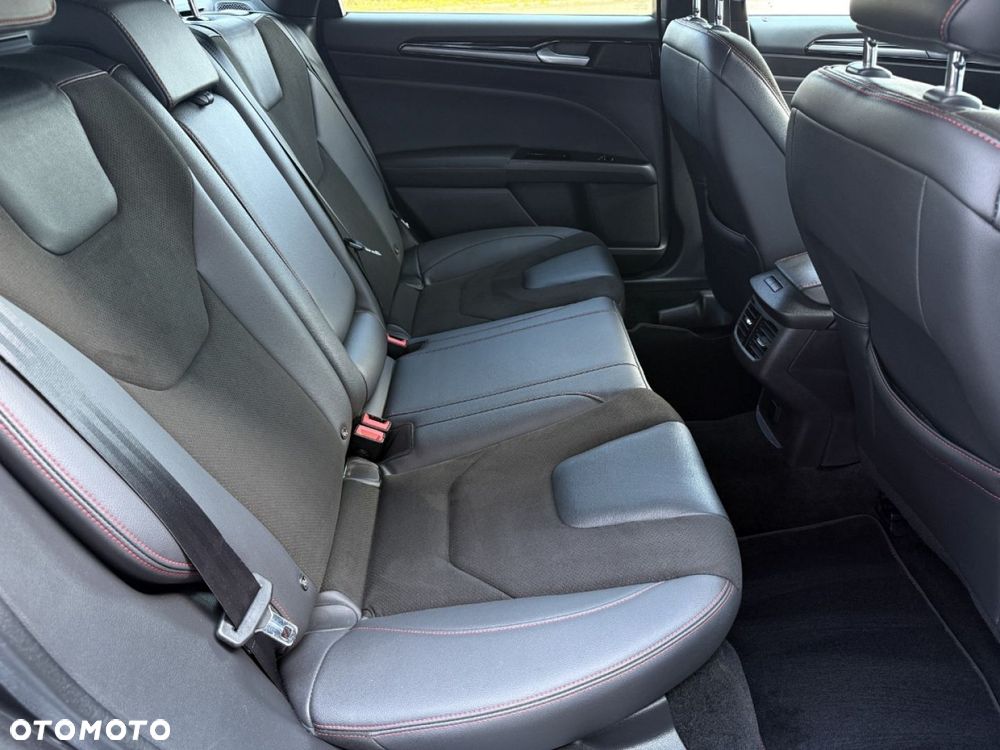 Ford Mondeo - 35