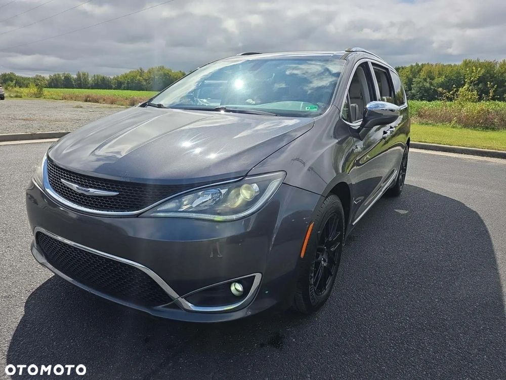 Chrysler Pacifica - 1