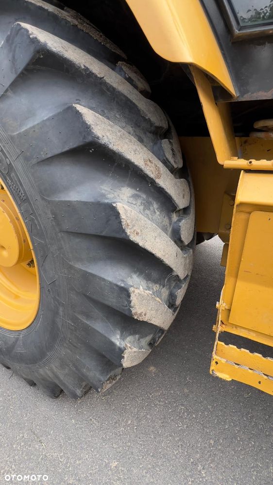 Caterpillar 428E - 15