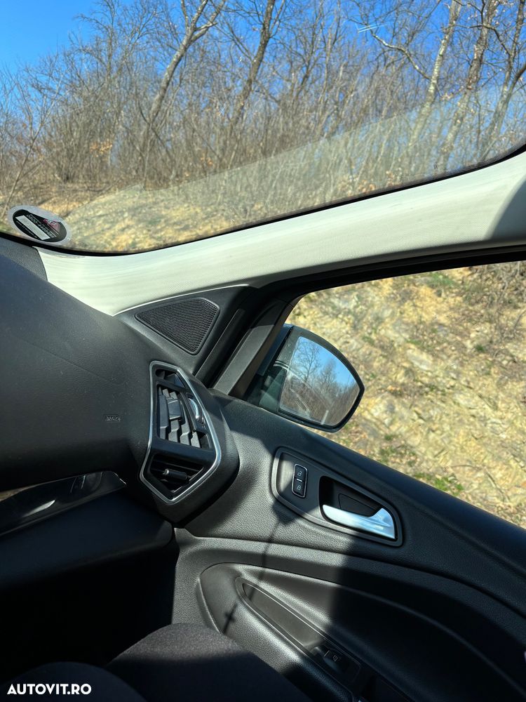 Ford Kuga 2.0 TDCi Powershift 4WD Titanium - 27