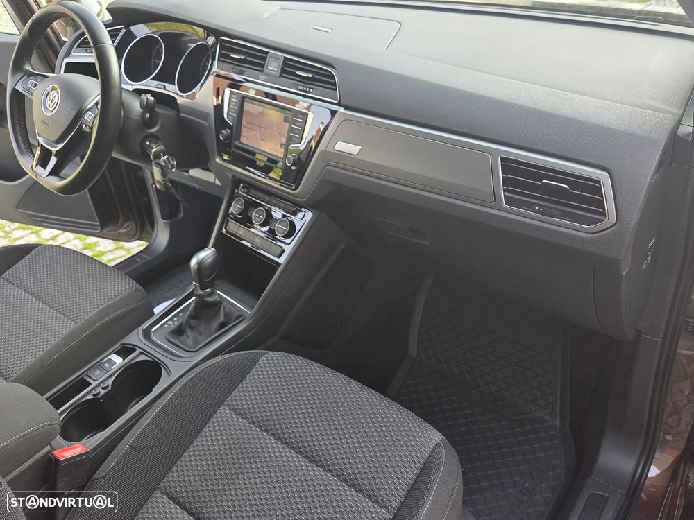 VW Touran 2.0 TDI Highline DSG - 26