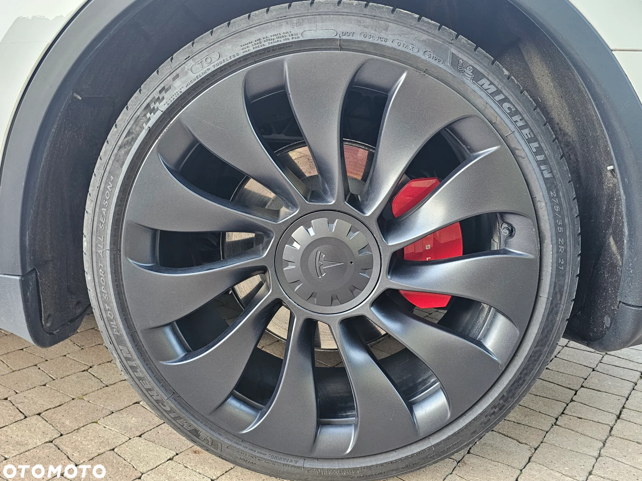 Tesla Y Model Performance Dual Motor AWD - 12